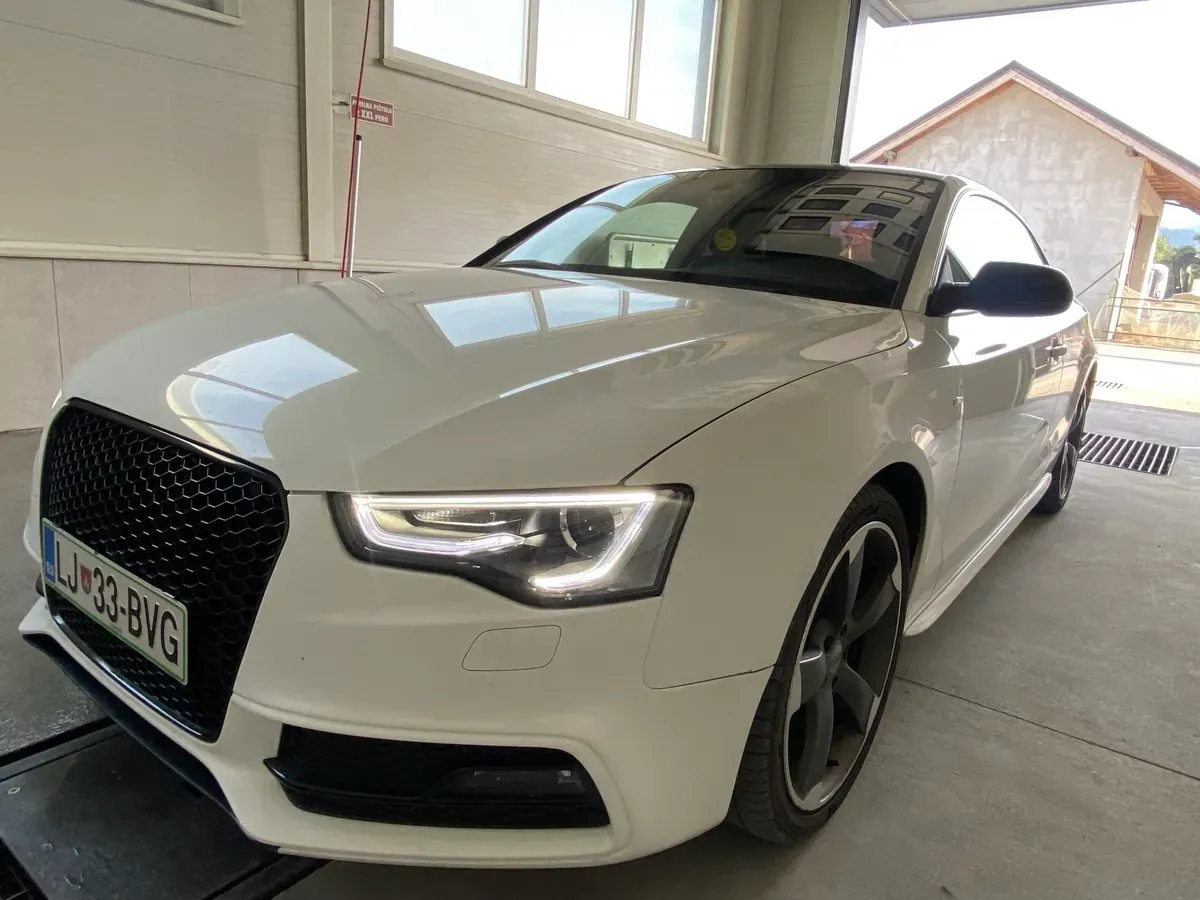 Audi A5 2012 photo 2