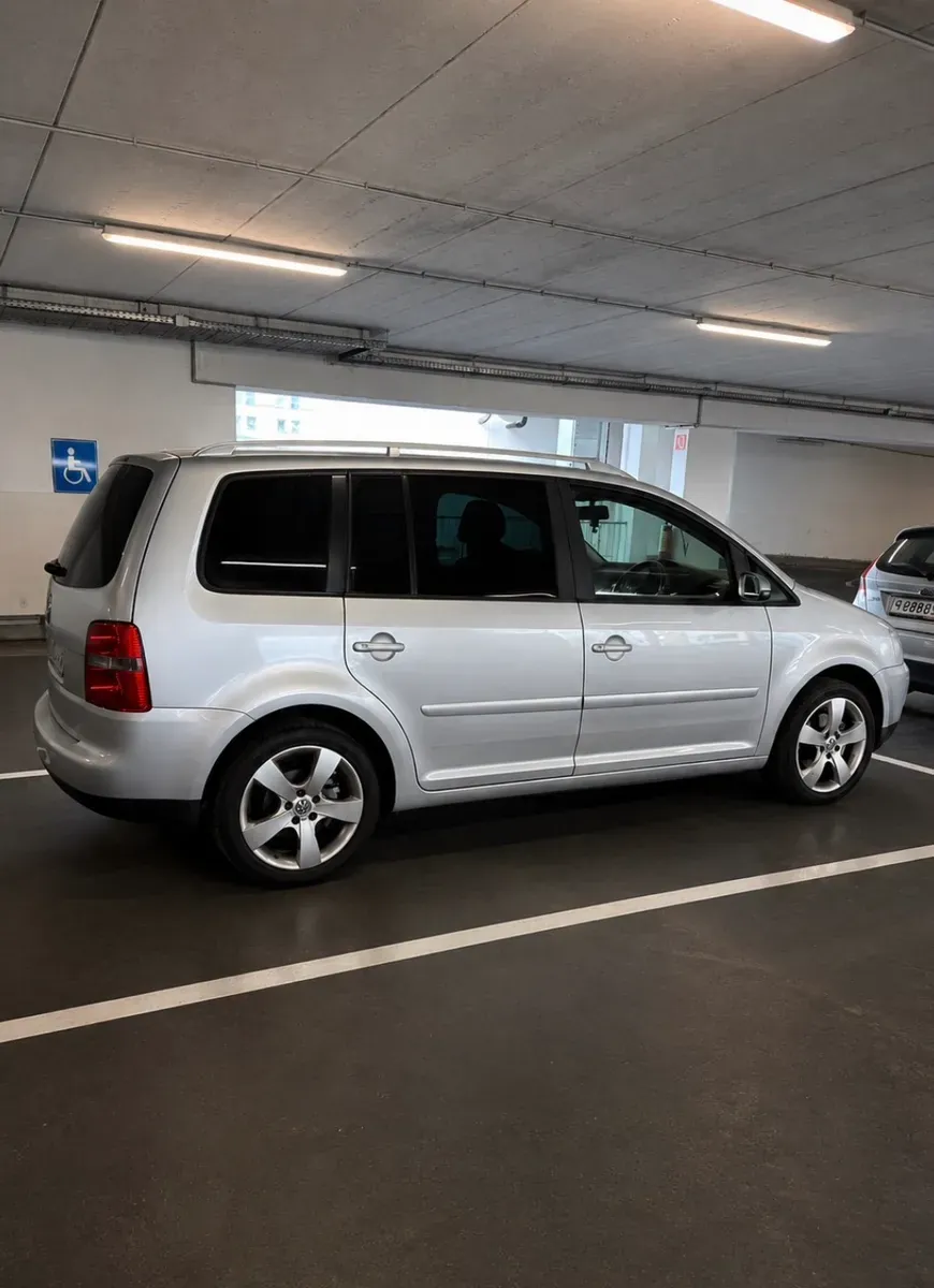 Volkswagen Touran 2007 photo 2
