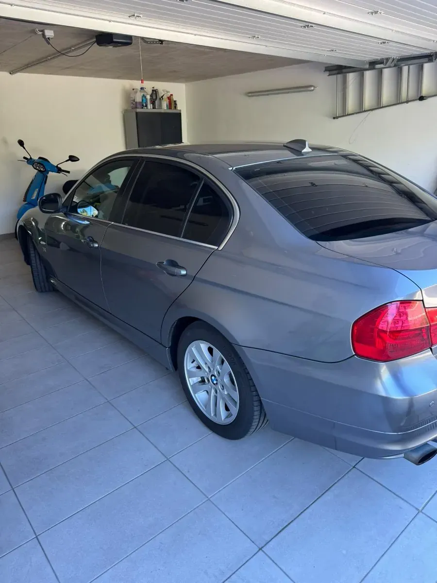 BMW 3 Series 2010 photo 3