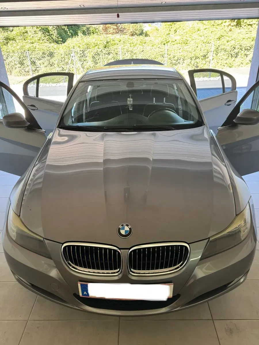 BMW 3 Series 2010 photo 2