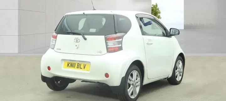 Toyota Iq 2011 photo 2