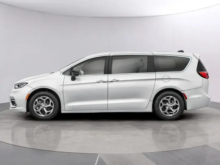 Chrysler Pacifica 2026 photo 3