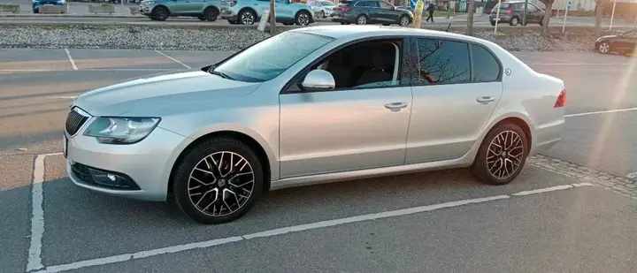 Skoda Superb 2015 photo 2