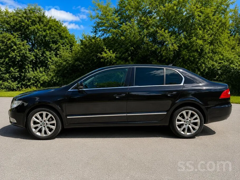 Skoda Superb 2010 photo 2