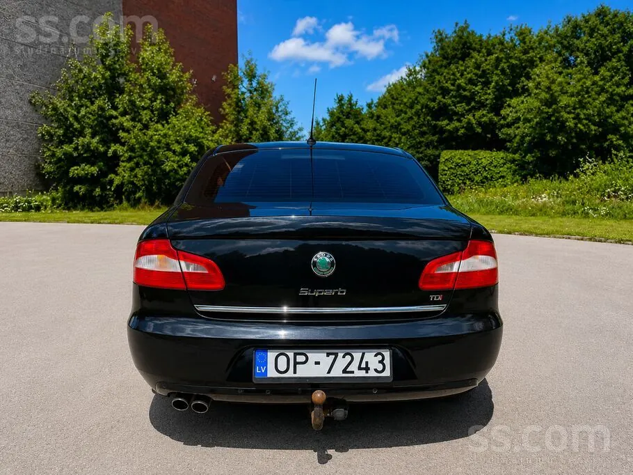 Skoda Superb 2010 photo 4