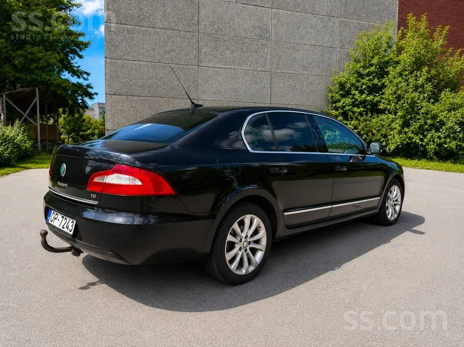 Skoda Superb 2010 photo 5