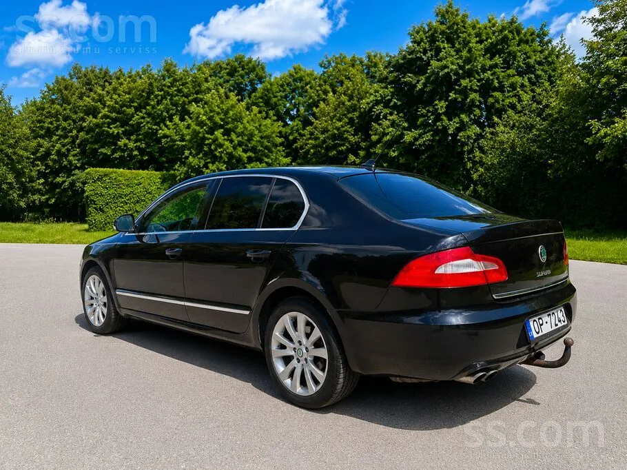 Skoda Superb 2010 photo 3