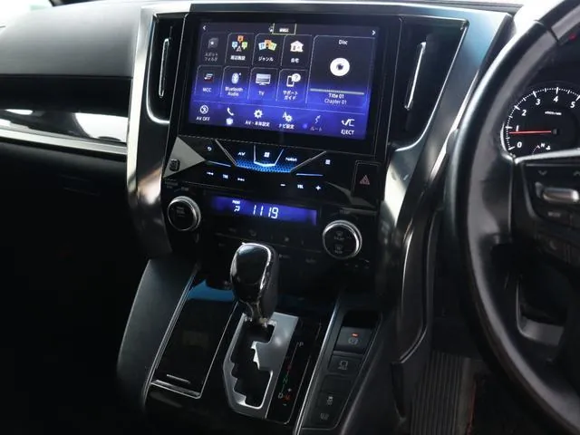 Toyota Alphard 2017 photo 2