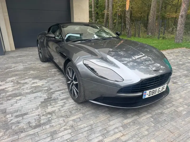 Aston Martin Db11