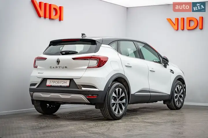 Renault Captur 2023 photo 2