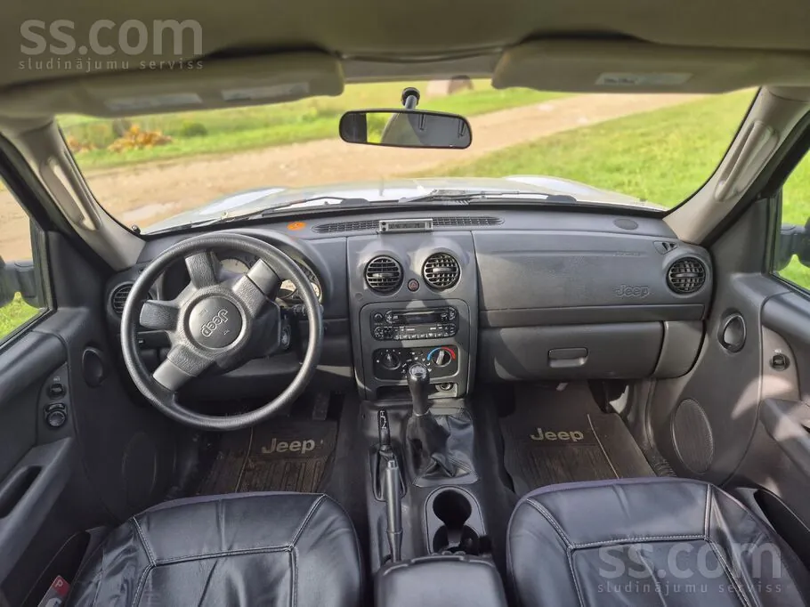 Jeep Cherokee 2004 photo 3