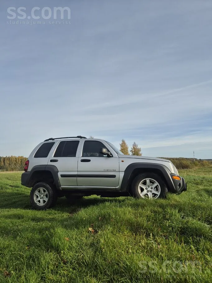 Jeep Cherokee 2004 photo 2