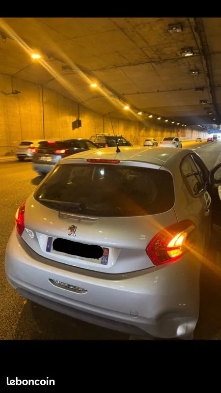 Peugeot 208 2014 photo 2