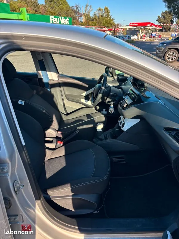 Peugeot 208 2014 photo 3