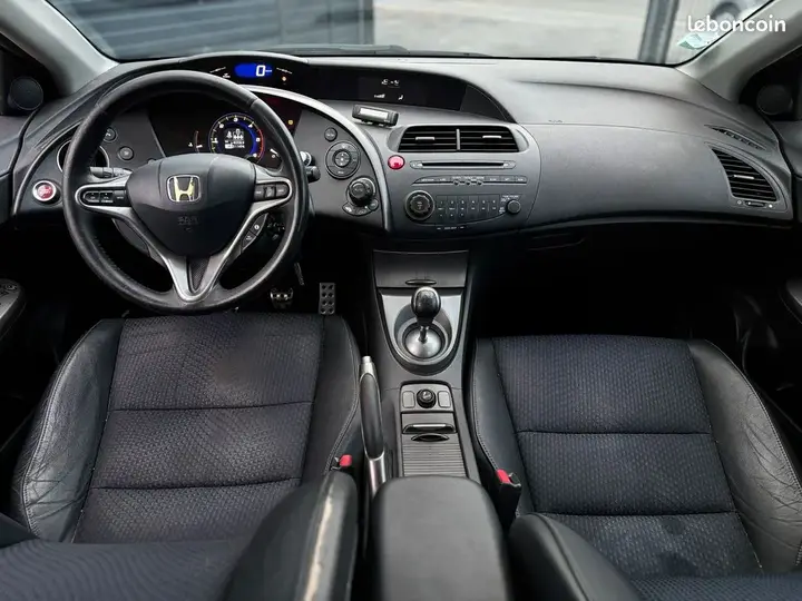 Honda Civic 2010 photo 2