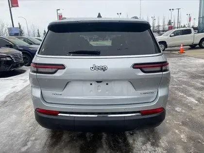 Jeep Grand Cherokee 2023 photo 3