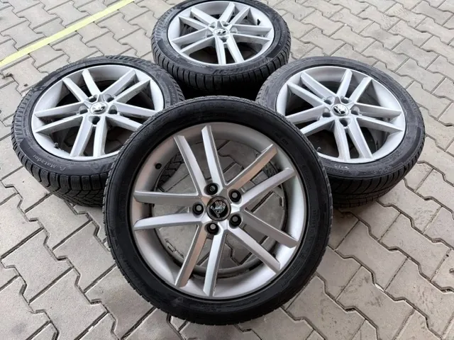 Skoda Octavia photo 3