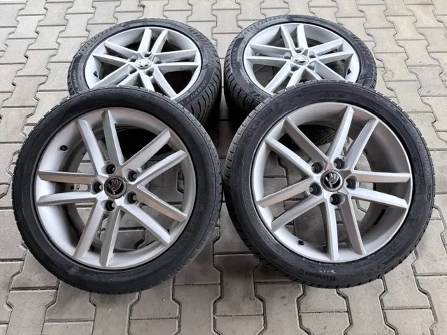 Skoda Octavia photo 2