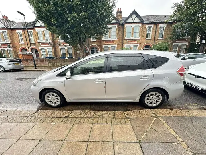 Toyota Prius 2015 photo 5