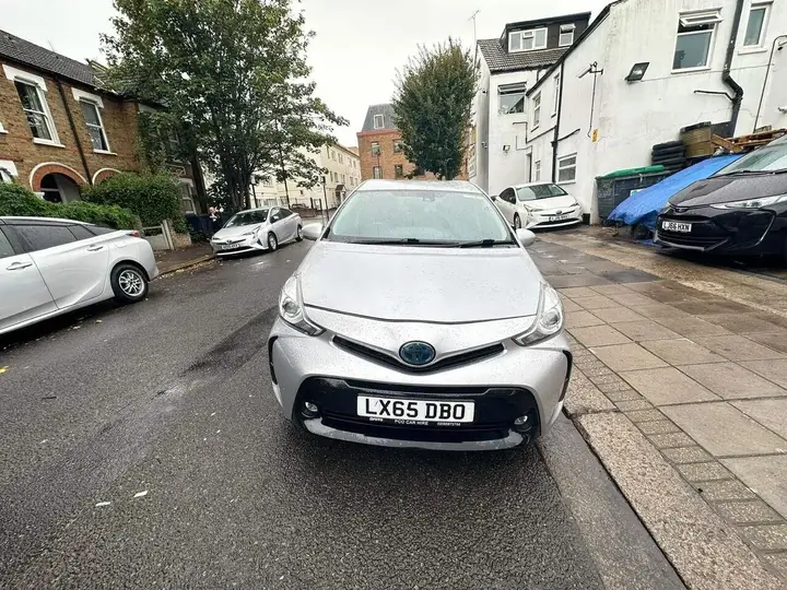 Toyota Prius 2015 photo 2