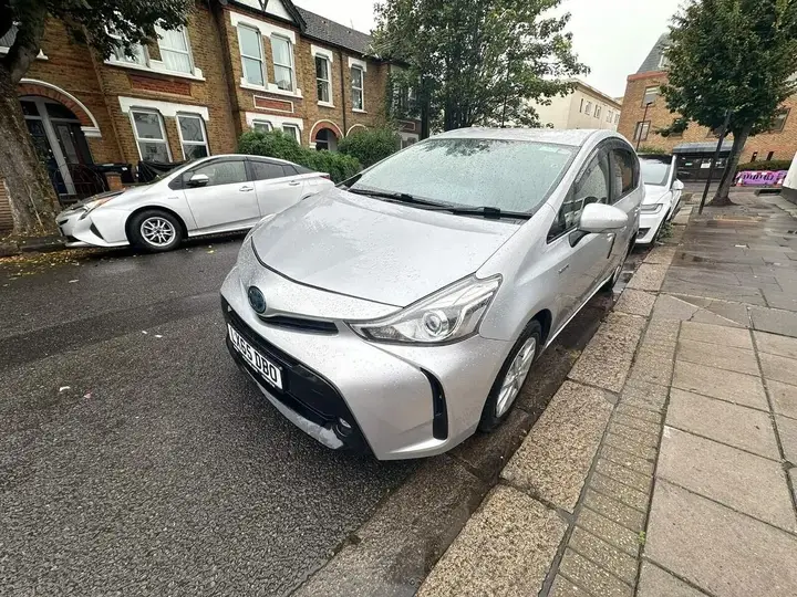 Toyota Prius 2015 photo 3