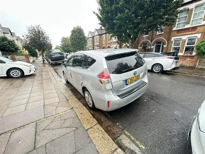 Toyota Prius 2015 photo 4