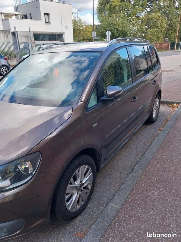 Volkswagen Touran 2014 photo 2