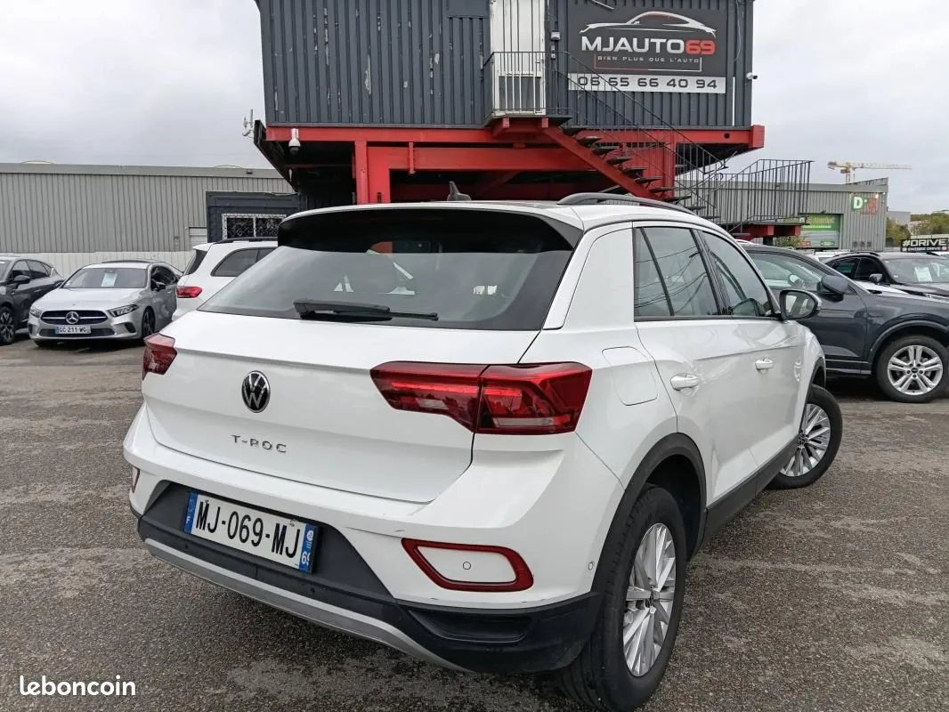 Volkswagen T-Roc 2023 photo 3