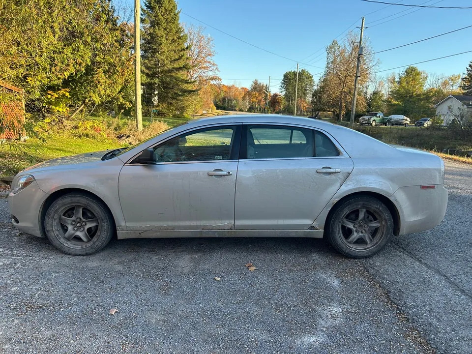 Chevrolet Malibu 2011 photo 2