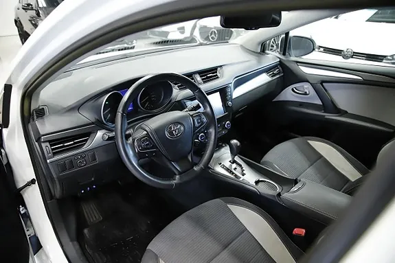 Toyota Avensis 2016 photo 5