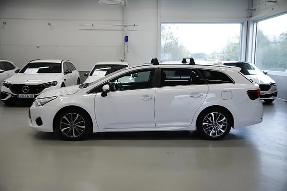 Toyota Avensis 2016 photo 2