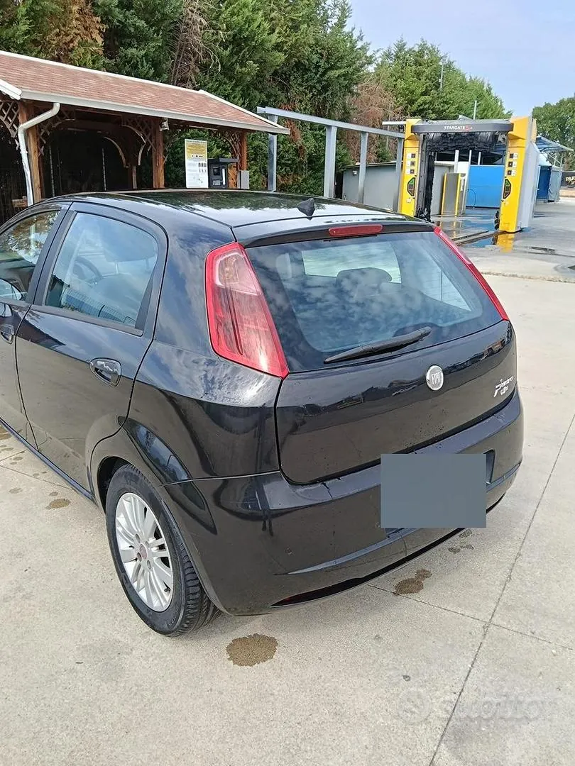 Fiat Grande Punto 2009 photo 2