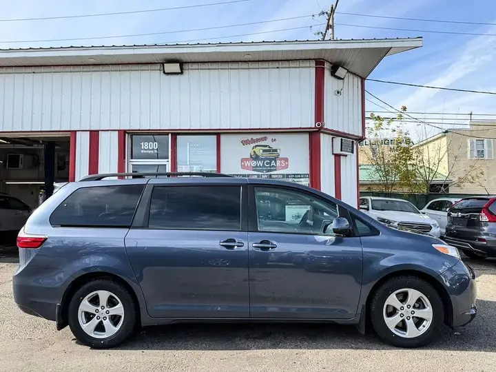 Toyota Sienna 2017 photo 5