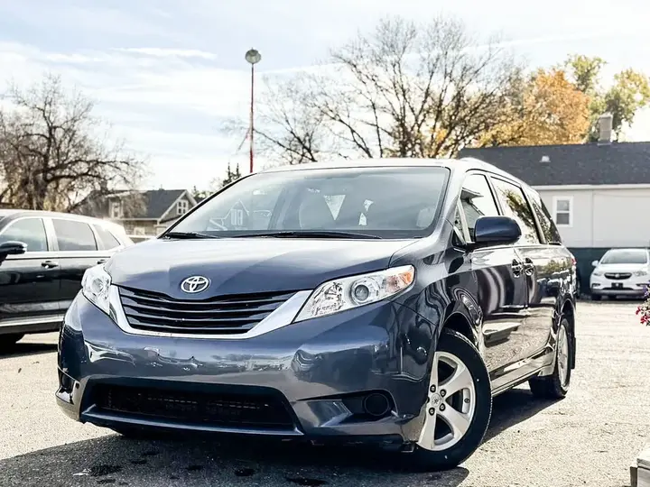 Toyota Sienna 2017 photo 4