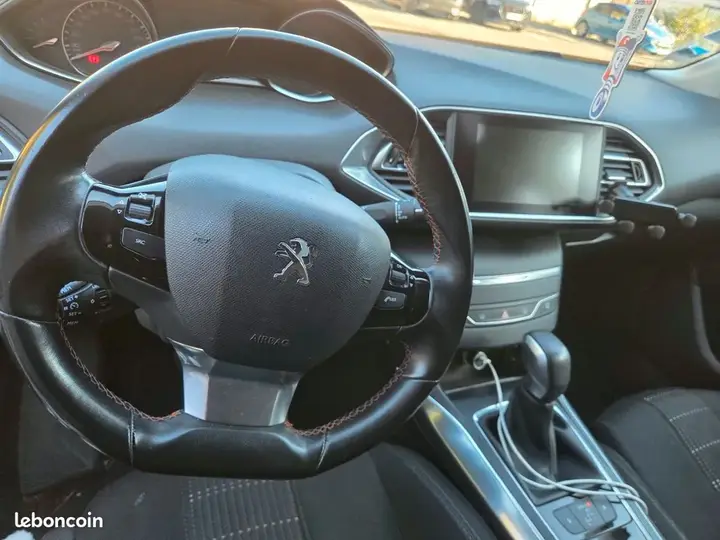 Peugeot 308 2017 photo 3