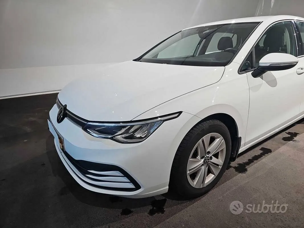 Volkswagen Golf 2023 photo 2