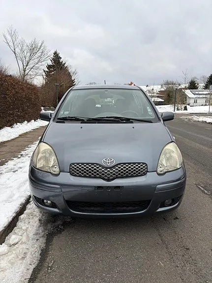 Toyota Yaris 2003 photo 2