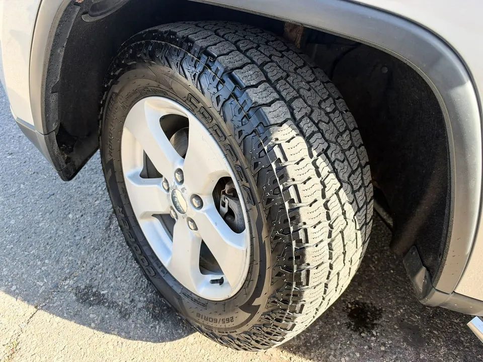 Jeep Grand Cherokee 2011 photo 2