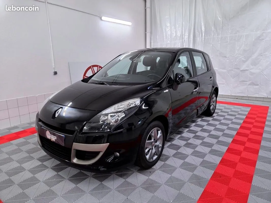 Renault Scenic 2011 photo 2