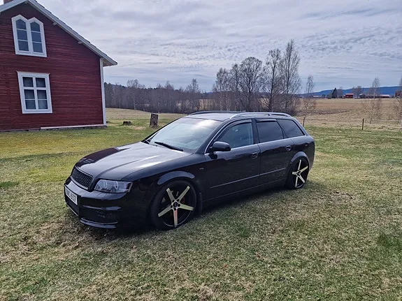 Audi A4 2004 photo 2