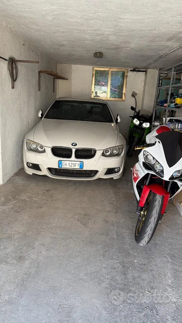 BMW 320 2011 photo 2