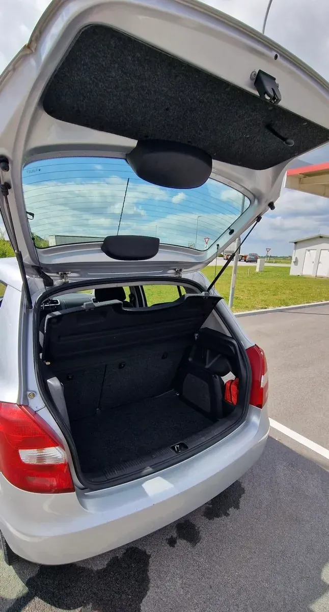 Skoda Fabia 2008 photo 2