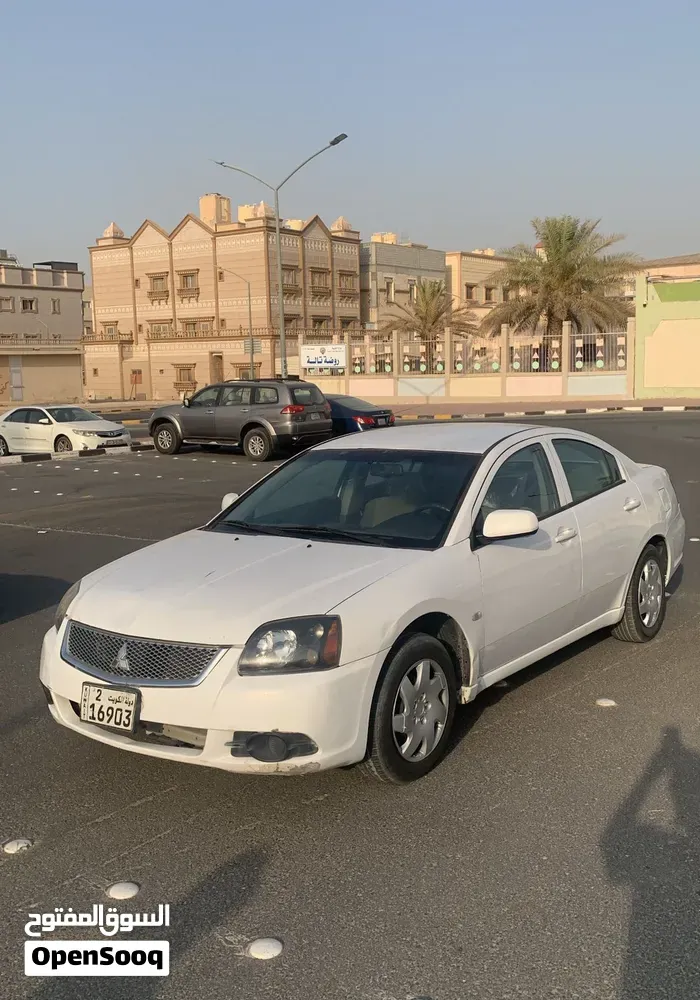 Mitsubishi Galant 2011 photo 2