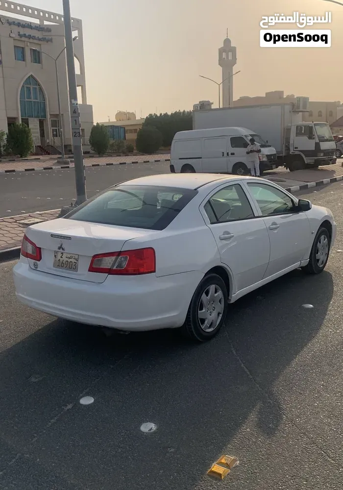 Mitsubishi Galant 2011 photo 3