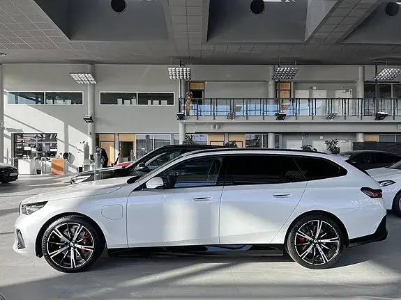 BMW 530E 2027 photo 3