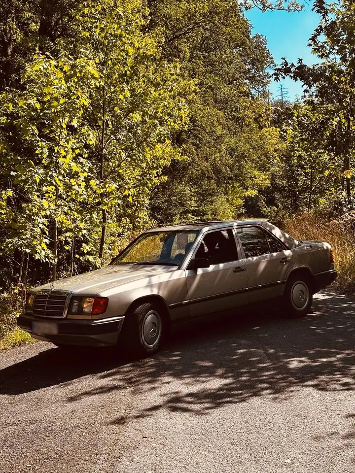 Mercedes-Benz W124