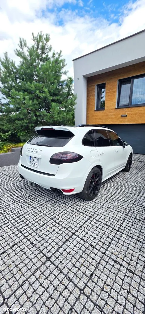 Porsche Cayenne 2013 photo 2