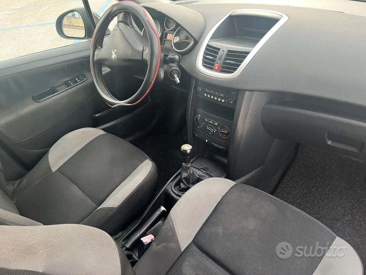 Peugeot 207 2010 photo 2
