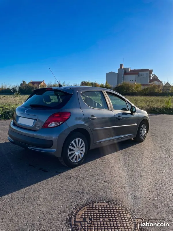 Peugeot 207 2010 photo 2