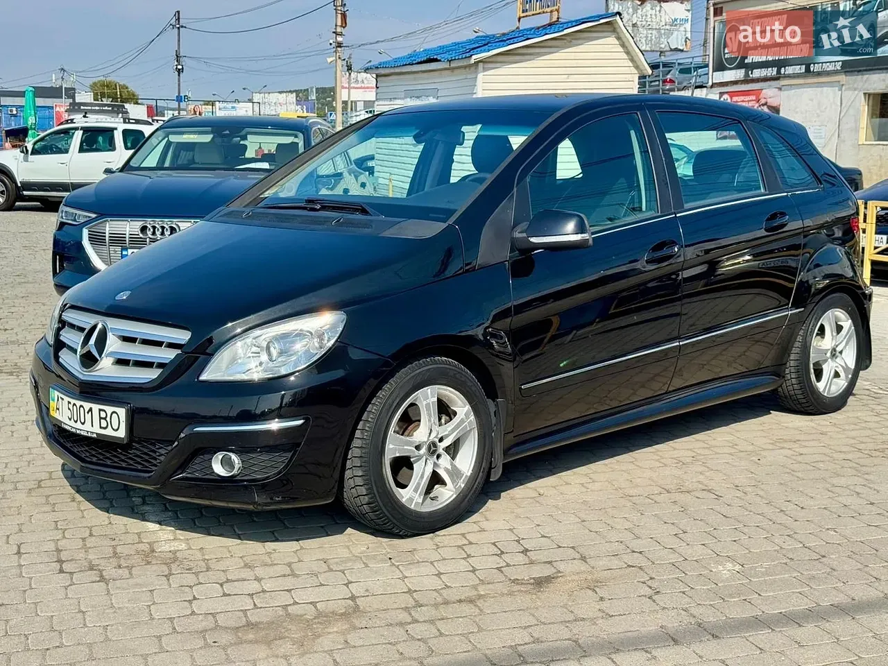 Mercedes-Benz B-Class 2011 photo 2